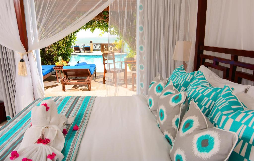 Ένα ή περισσότερα κρεβάτια σε δωμάτιο στο Calabash Cove Resort and Spa - Adults Only