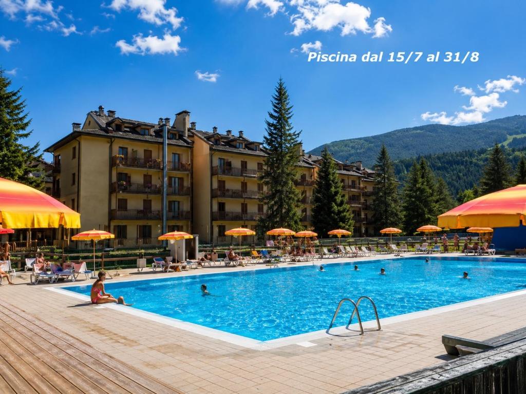 a large swimming pool in a resort with umbrellas at RESIDENCE ALTAIR Via Roma 13 in Ovindoli