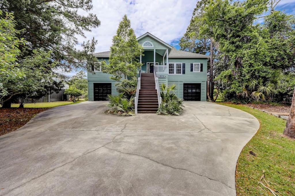 a house with a driveway in front of it at Sto-Away in Edisto Beach