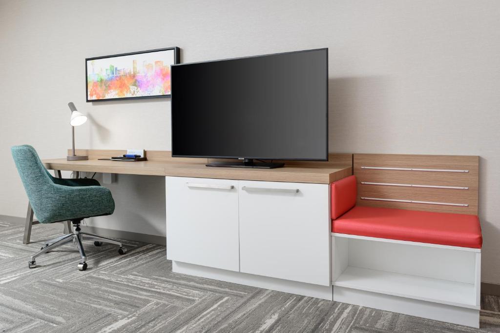 Hilton Garden Inn Knoxville Papermill Drive, Tn - Queen Room With Two Queen Beds - Mobility Access