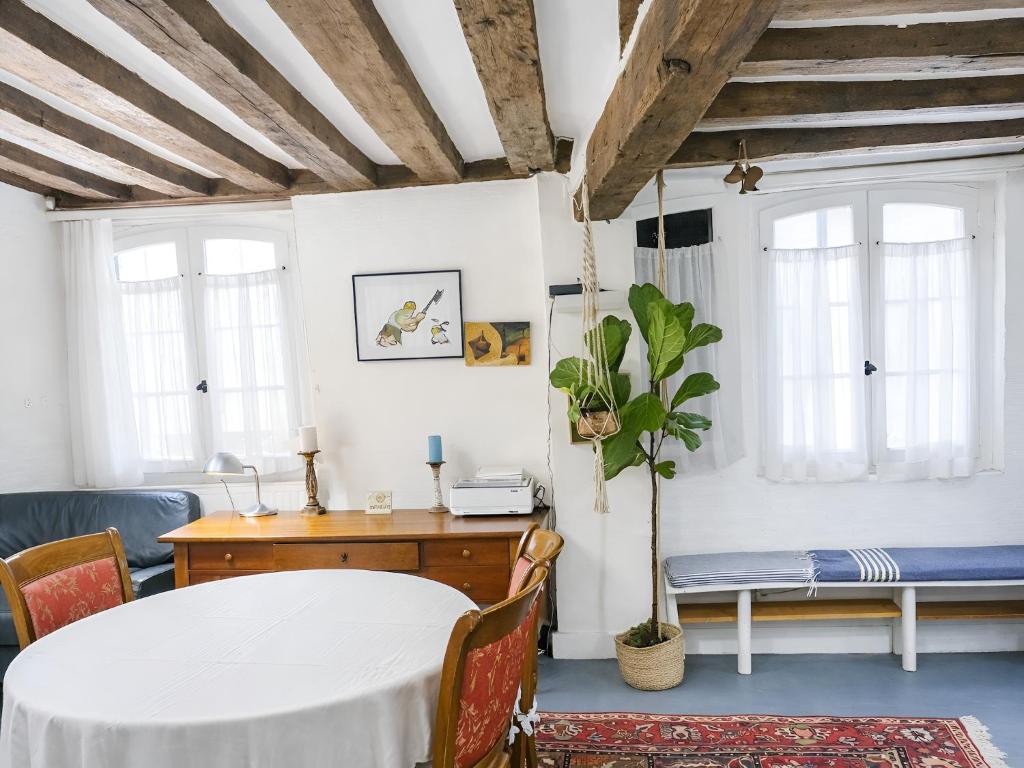 Lovely apartment near the Eiffel Tower