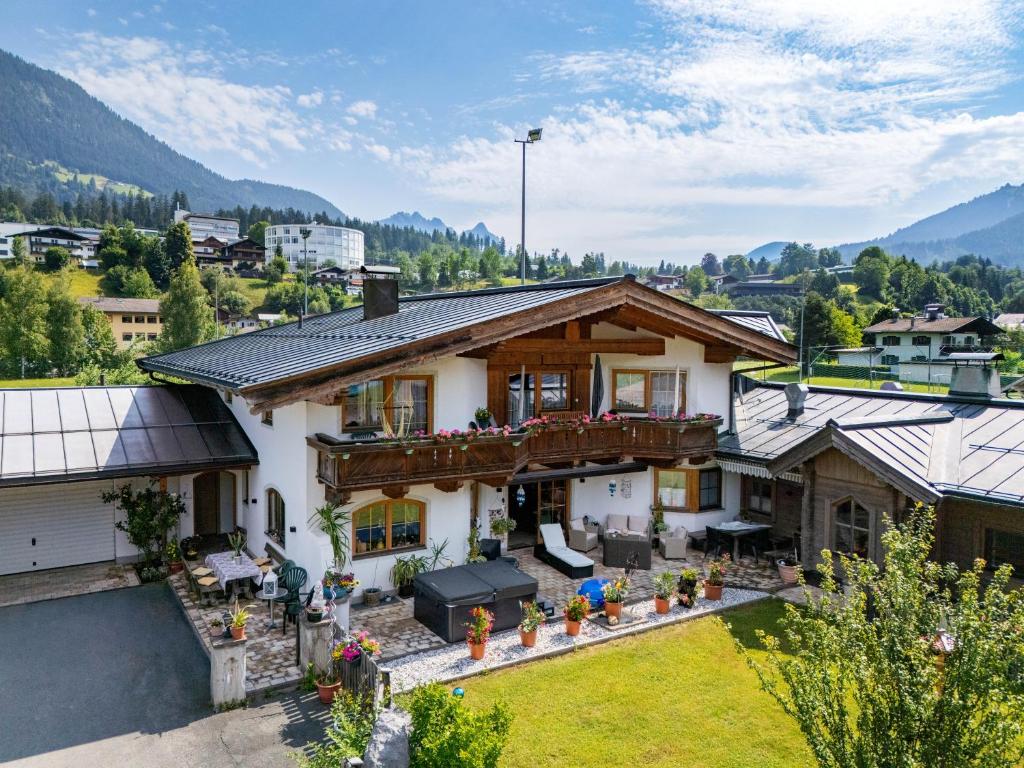 a house in the mountains with a backyard at Appartements Sonntal Einkehr in Fieberbrunn