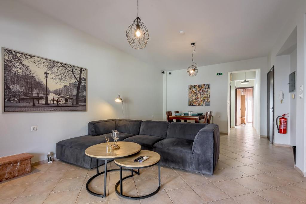 Evi's 2 BDR Apartment With Parking