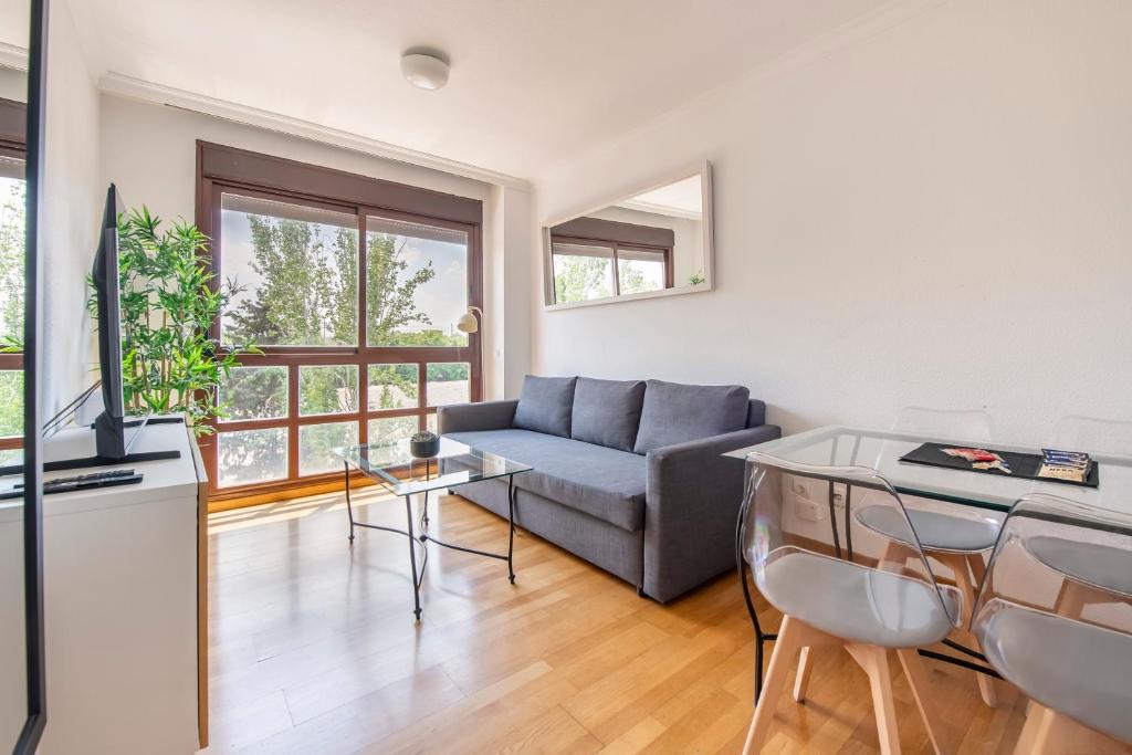 Apartamento premium y luminoso con gym & parking cerca de Plenilunio & Metropolitano by beBalmy