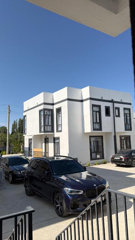 a black car parked in front of a building at Townhouse Atlantis Resort in Chetkoysu