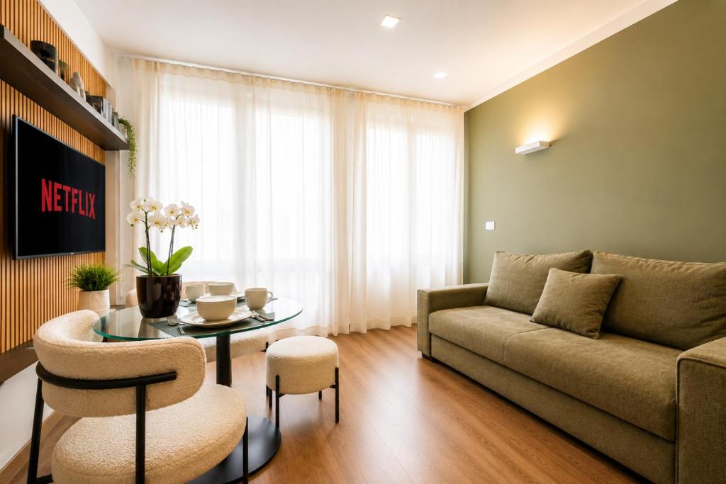 Jada Monforte- Exclusive Apt in the Heart of the City