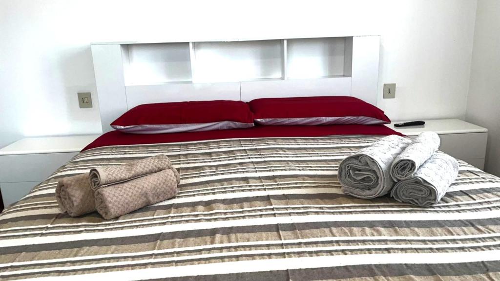 a large bed with towels on top of it at Appartamento ROMANA in Lugo