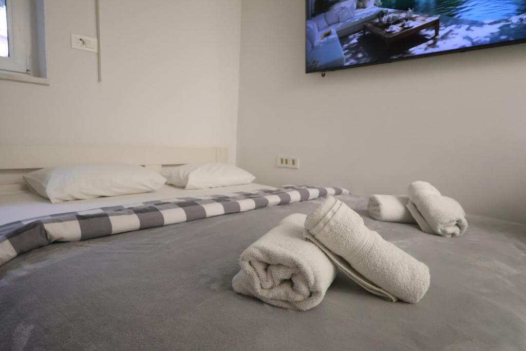 a room with two beds with towels on the floor at Cozy Studio in Downtown Sesvete in Sesvete
