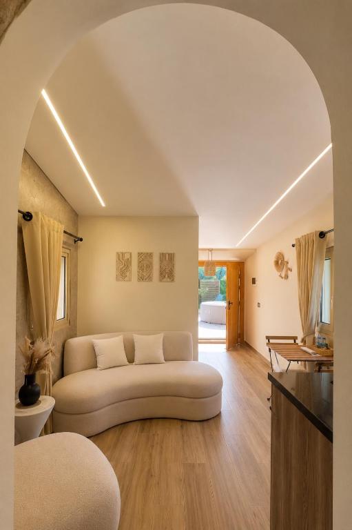 a living room with a white couch in a room at Olvaya in Bzîza