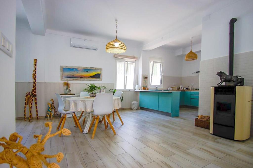 Mediterranean Beach Retreat Spacious 2 Bedroom Home with Patio and Sea Views