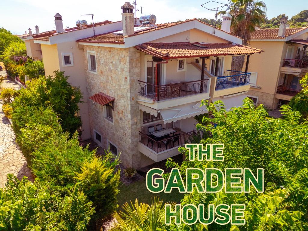 an image of a house with the garden house at The Garden House in Siviri