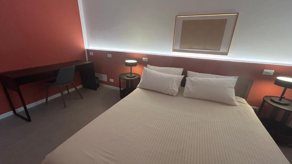 a bedroom with a bed with a mirror and a desk at Panda House - Padova Station in Padova