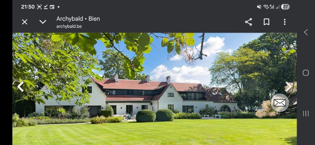 a screenshot of a picture of a house at Villa Hortensia in Meise