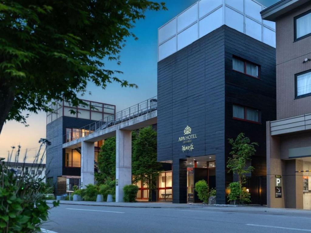 an office building with a black facade at APA Hotel Karuizawa Ekimae Karuizawaso in Karuizawa