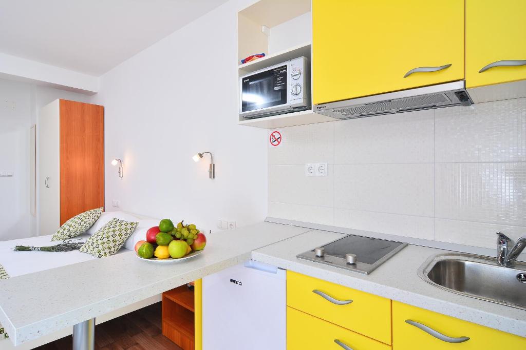 Kuchyňa alebo kuchynka v ubytovaní Apartments Juka