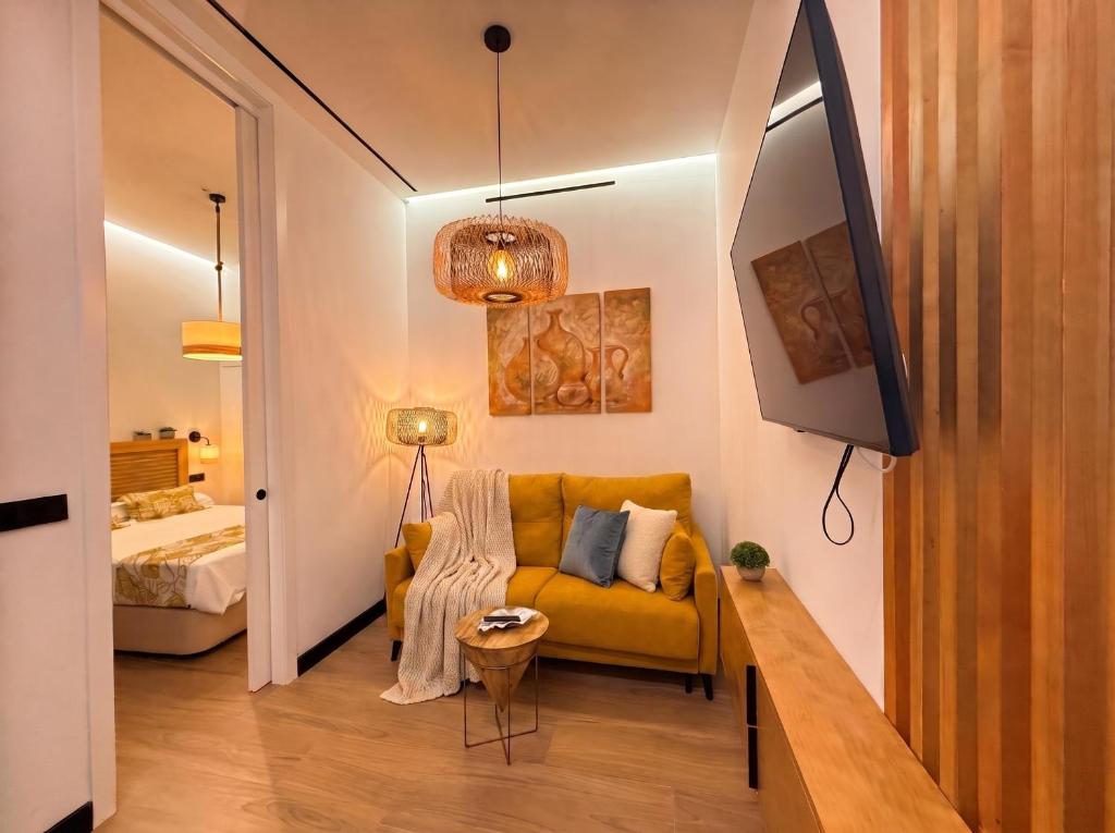 NEW! Designer flat with private patio in Triana
