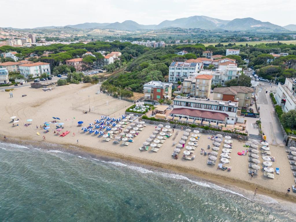 an aerial view of a beach with boats at Hotel Aurora in San Vincenzo
