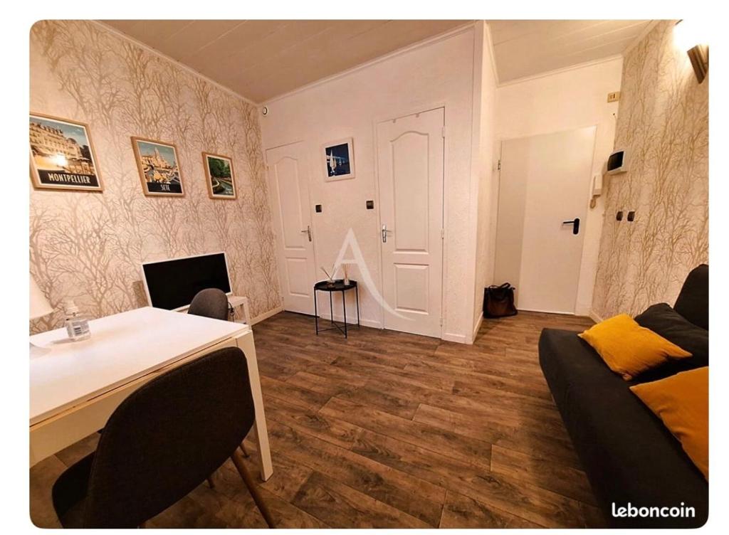 Small peaceful haven with patio in the heart of Sète