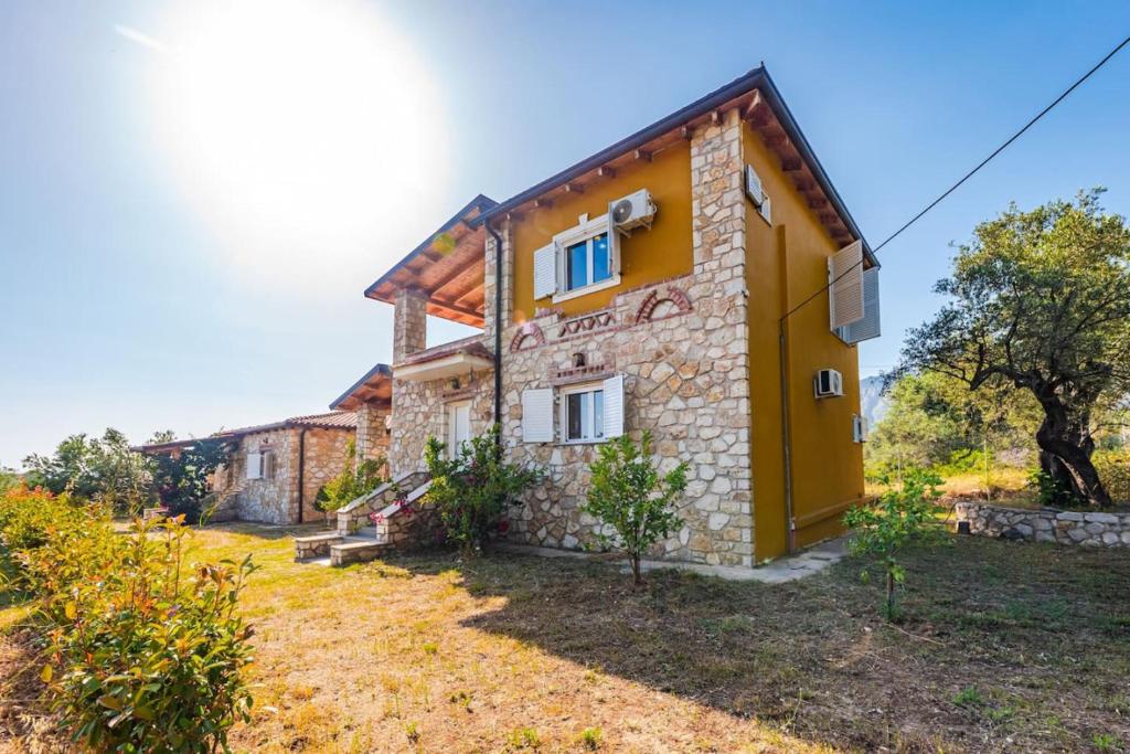 an image of a house at Siar The Large Villa by PikHost in Borsh