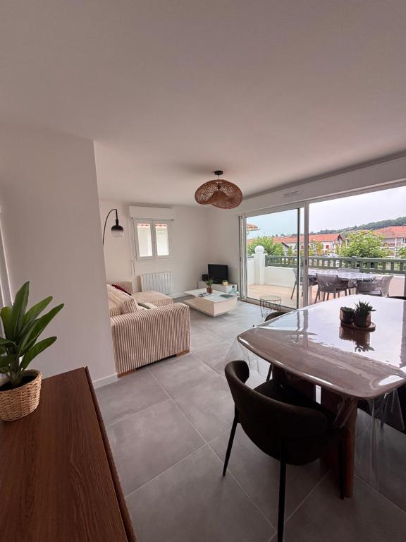 a living room with a table and a couch at Maison a Socoa in Urrugne