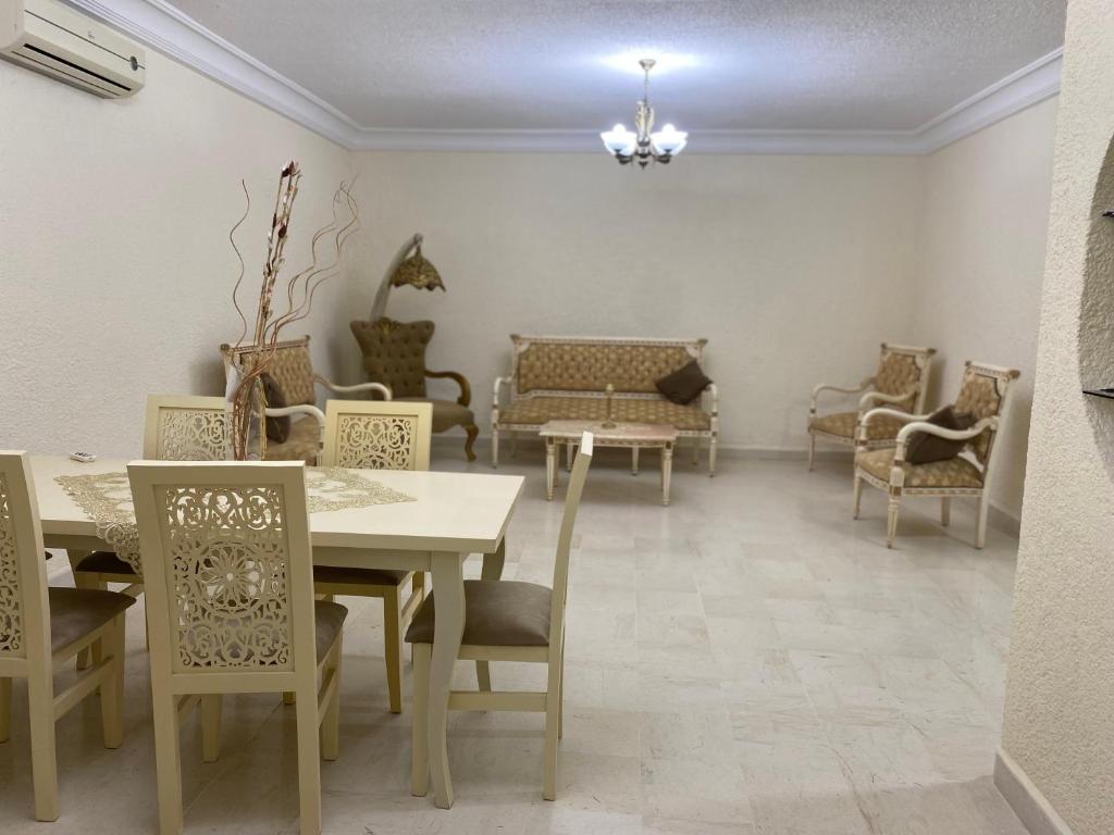 a dining room with a table and chairs at Dar Emna in Hammamet