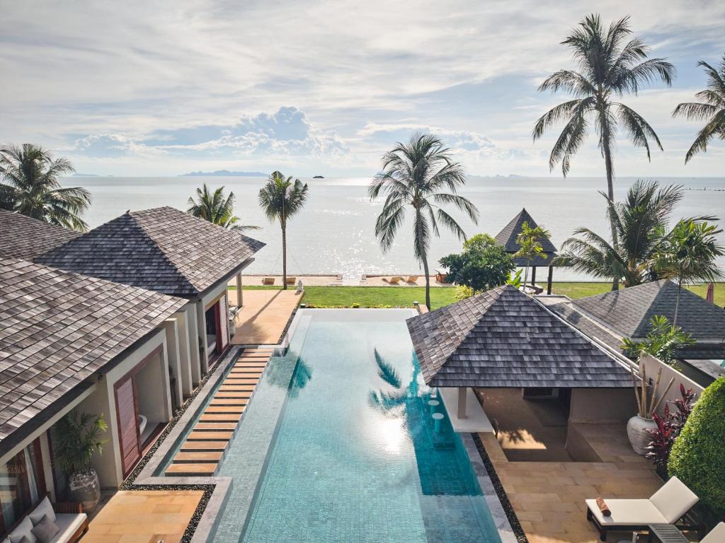 an aerial view of a resort with a swimming pool at Villa Ayundra in Lipa Noi