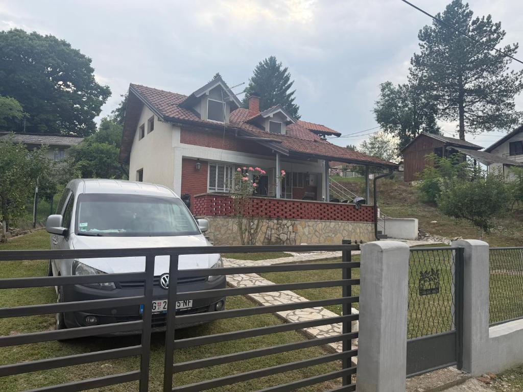 a car parked in front of a house at Vila Jovicic in Popadić