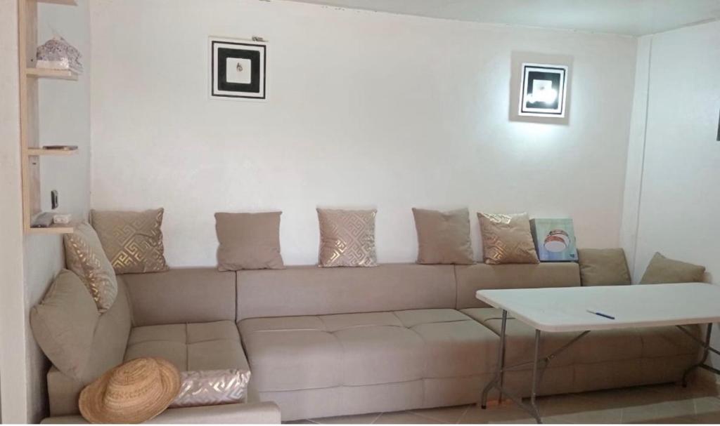 a living room with a couch and a table at Dar Calme Takad in Ben Guemoud