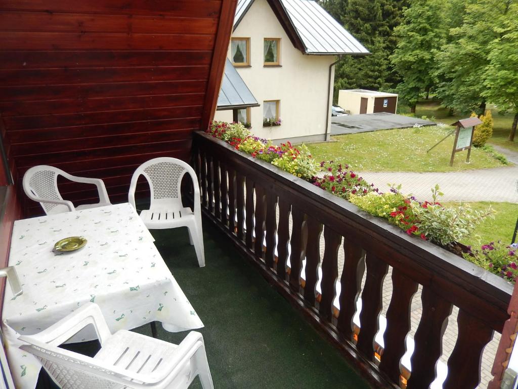 Hotel-Pension Rennsteighütte Frauenwald - Apartamento De Dos Dormitorios