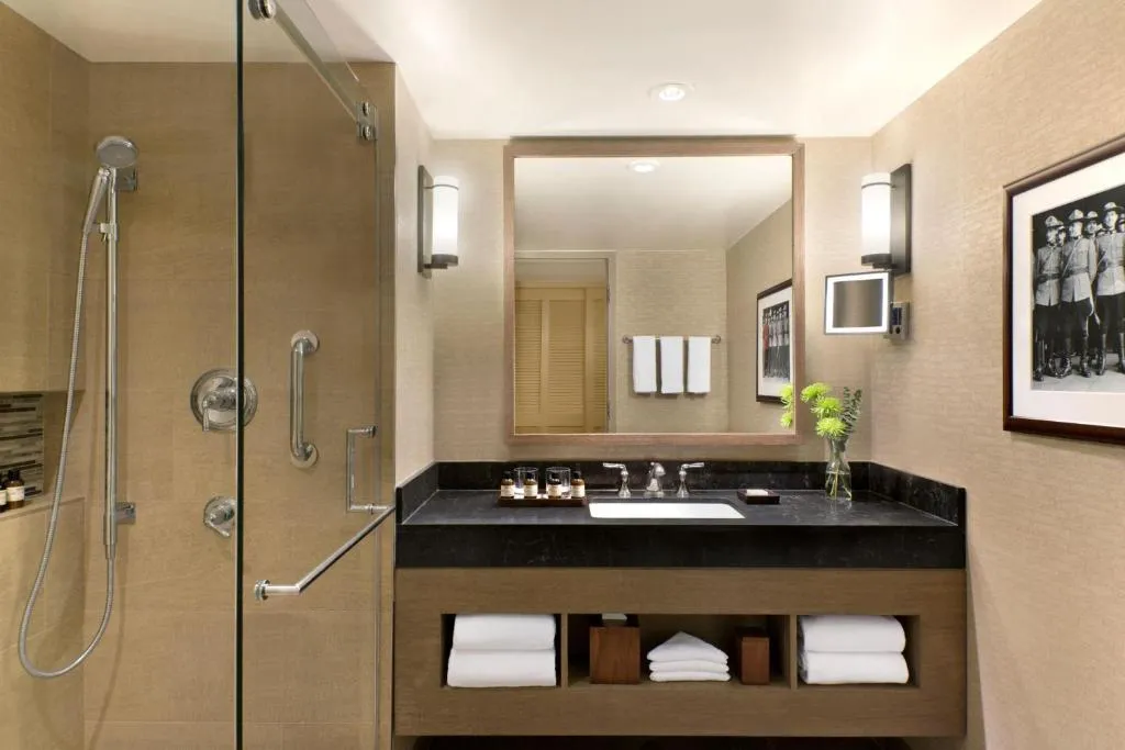 Deluxe Slopeside View Room with Two Queen Beds