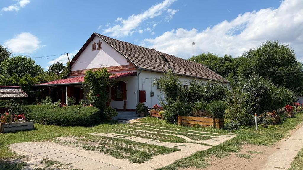 a white house with a garden in front of it at Dobó Tanya in Röszke