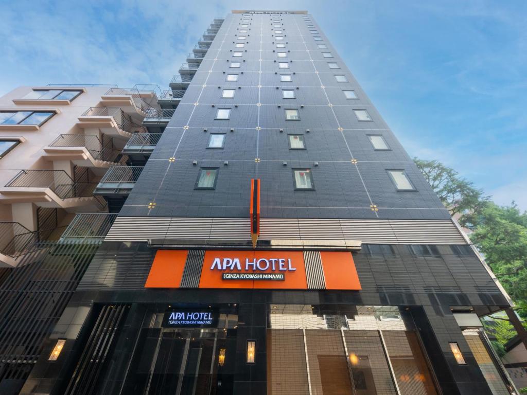 a tall building with an apr hotel sign on it at APA Hotel Ginza Kyobashi Minami Tokyo Station Yaesu South Gate in Tokyo