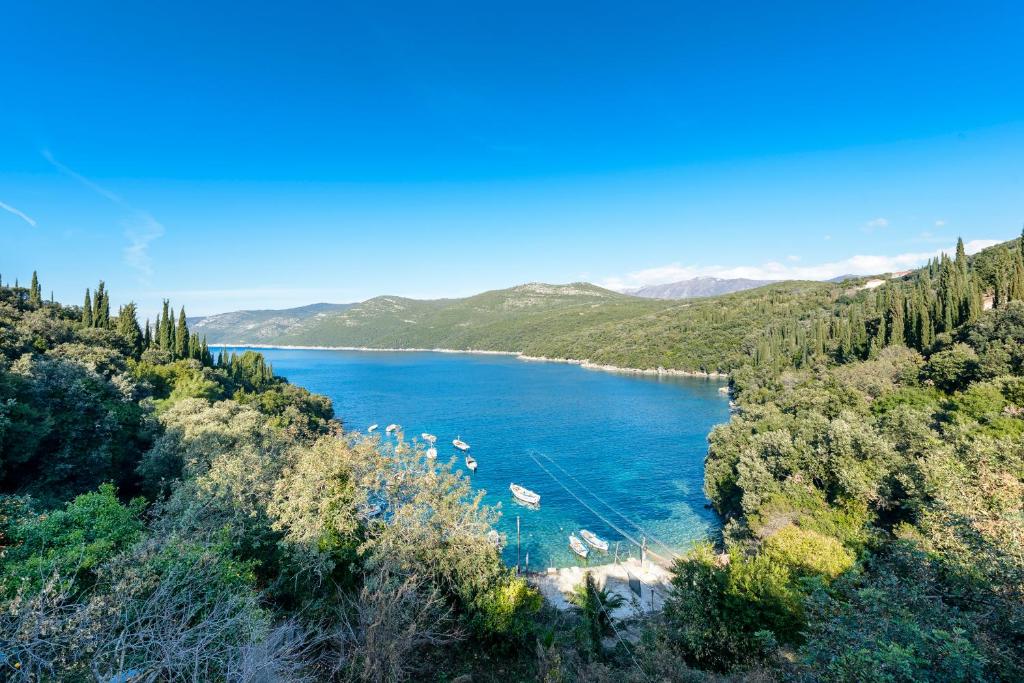 a view of a lake with boats in the water at Apartment Mistral in Molunat