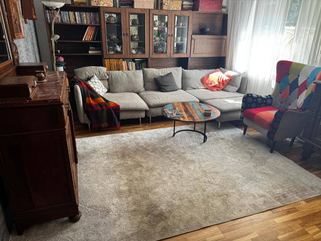 a living room with a couch and two chairs at Cosy house with forest view in Pyussi