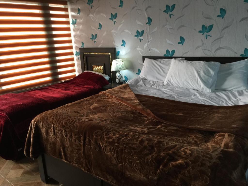 Postel nebo postele na pokoji v ubytování Isra Hotel