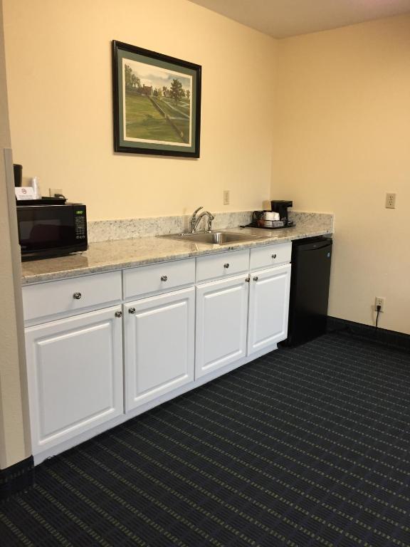 Best Western Parkside Inn photo
