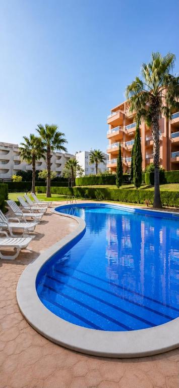 Beach & Sea Apt, Fast WIFI, Airco, Private Parking and Pool