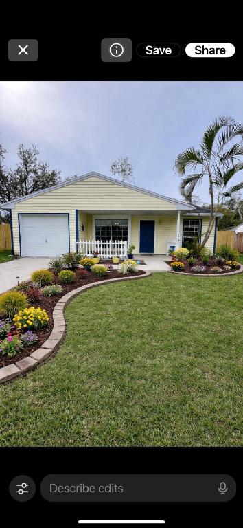 a screenshot of a house with a home screen at The Corner Cottage in Palm Harbor