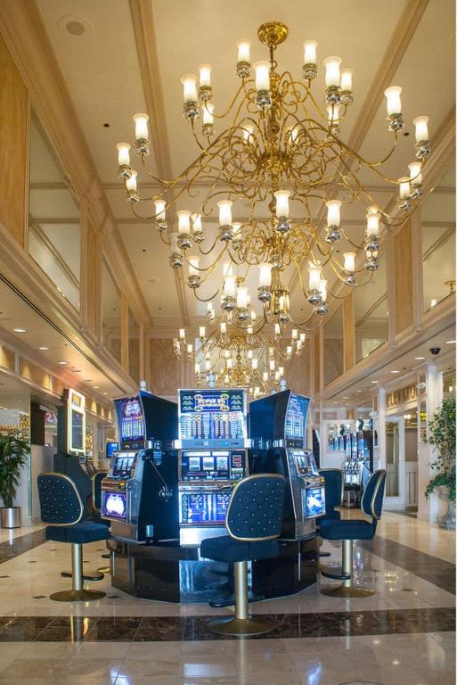Four Queens Hotel and Casino photo