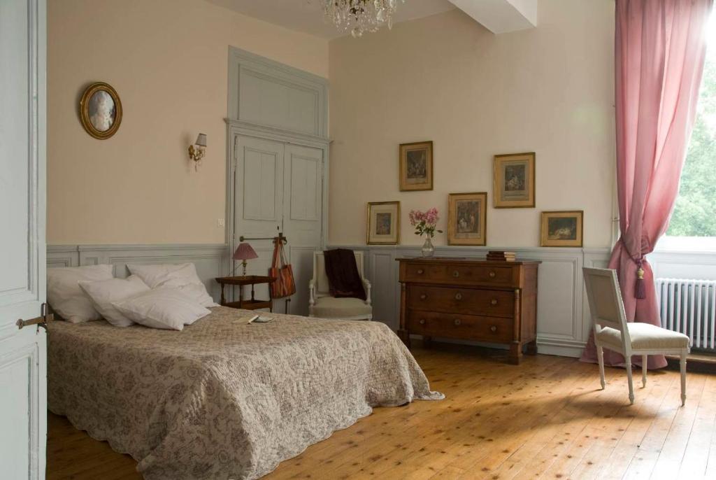 Postel nebo postele na pokoji v ubytování Manoir de la Villeneuve