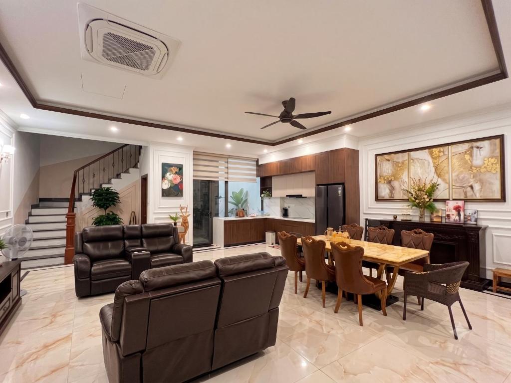 a large living room with a table and chairs at Su House Villa in Gò Ba Quần