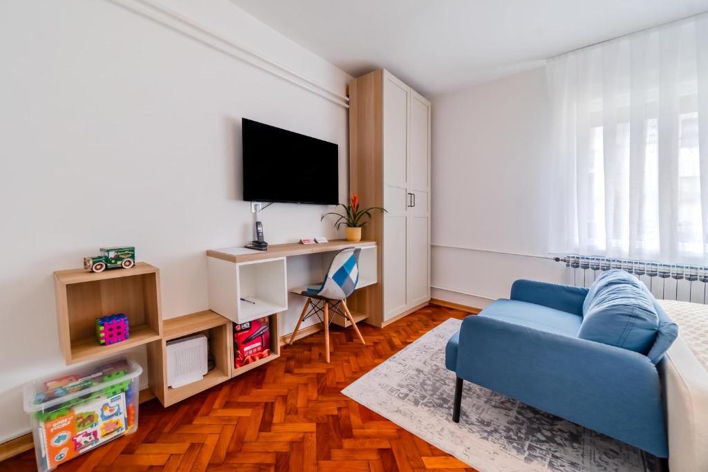 Family Friendly Apartment With Parking - Happy Rentals
