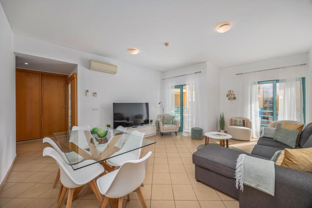 Gorgeous Oceanview Apartment, Albufeira Marina