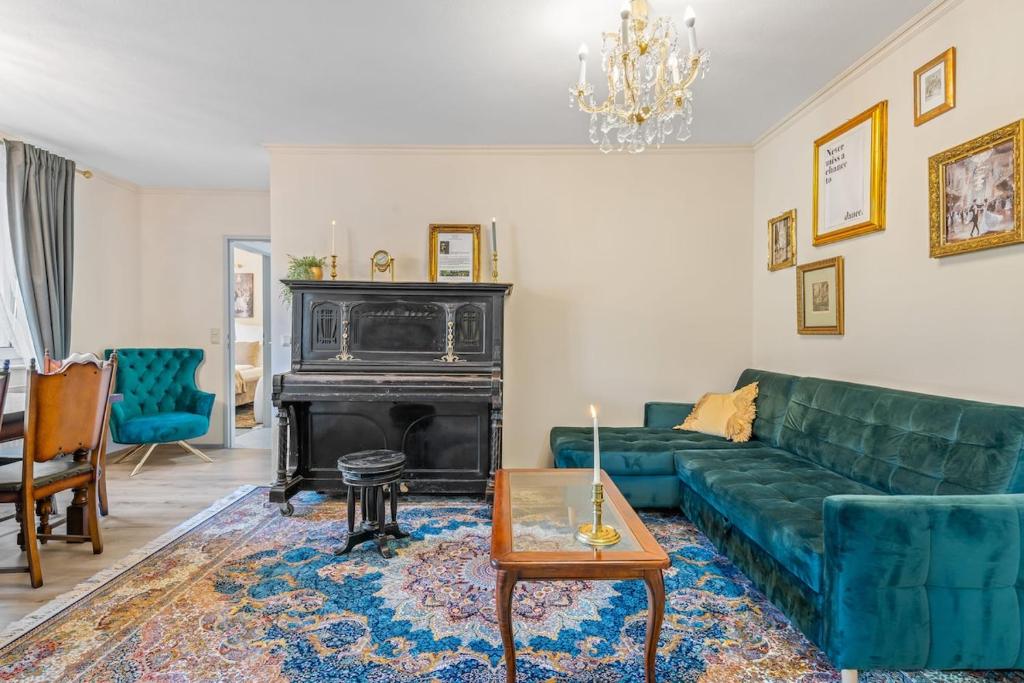 Ballroom Suite - Parking Option - Netflix