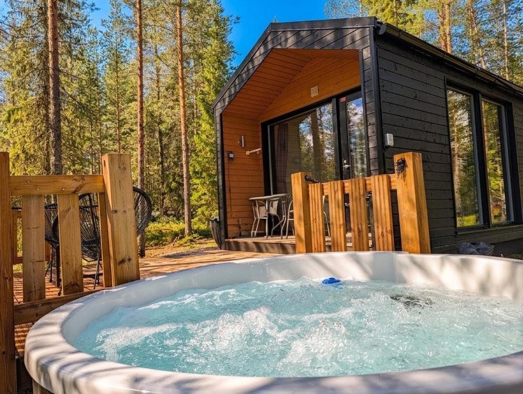 a hot tub in front of a tiny house at Villa Kutula in Hossa