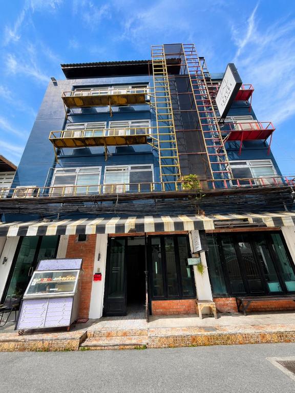 a building with scaffolding on the side of it at Sukhum Ratchada Sutthisan in Bangkok