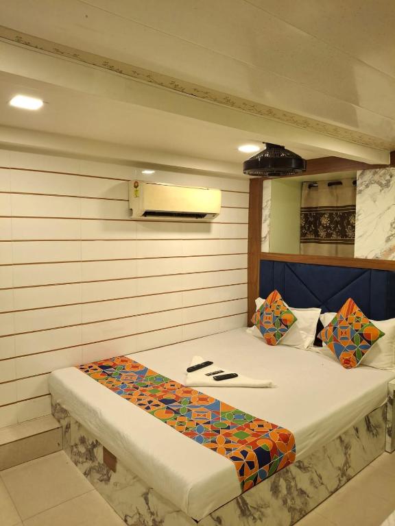 a bedroom with a bed in a room at Venus Guest House in Mumbai