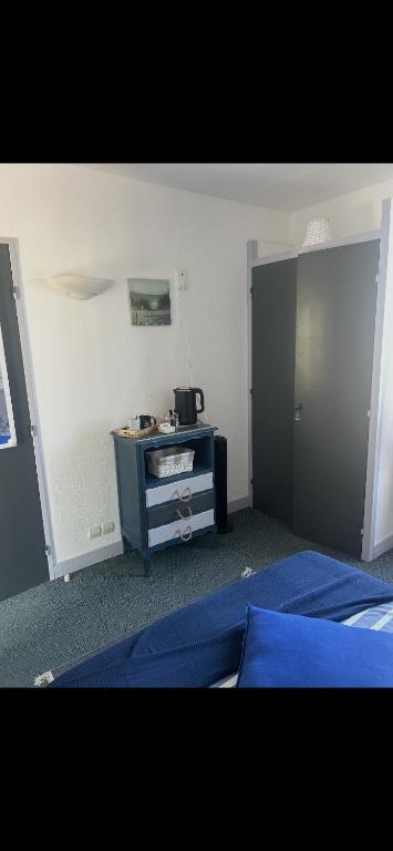 a bedroom with a bed and a blue cabinet at Chambre la paix lot in Payrac