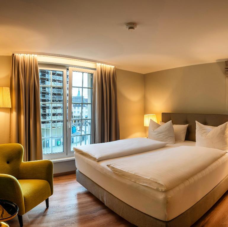 En eller flere senge i et værelse på Hotel Rappen am Münsterplatz