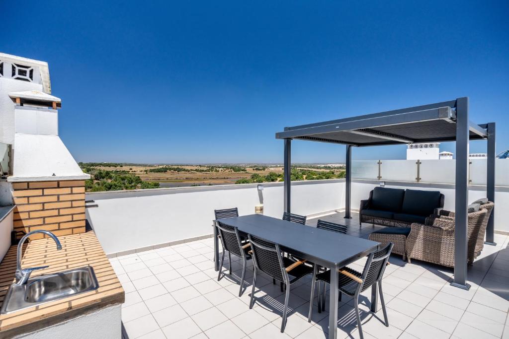 Alvor T2 com rooftop privativo e vista rio